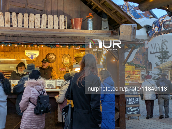 The historic center of Abensberg, Bavaria, Germany, on December 5, 2024, becomes a festive destination during the Christmas season. The trad...