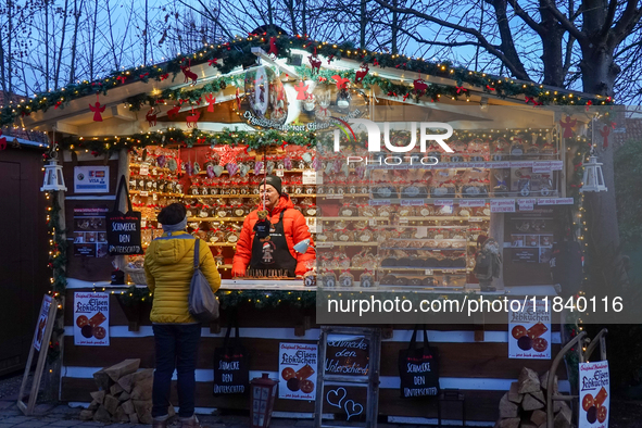 The historic center of Abensberg, Bavaria, Germany, on December 5, 2024, becomes a festive destination during the Christmas season. The trad...