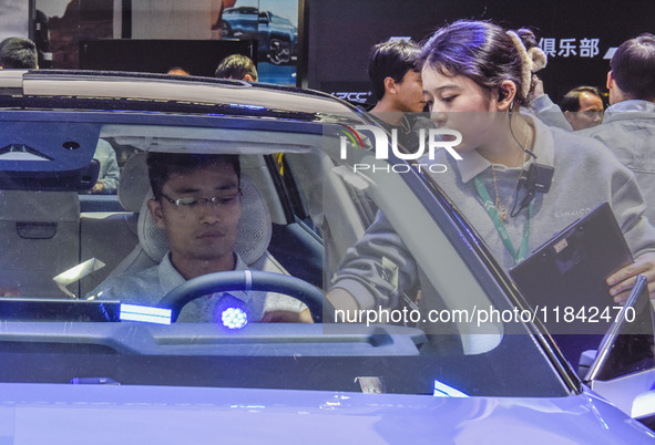 Visitors visit Lynk & Co 07EM-P at the 2024 ASEAN International Auto Show in Nanning, China, on December 7, 2024. 