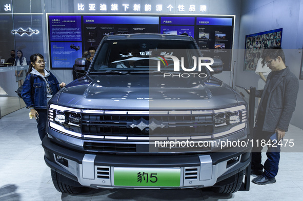 Visitors view a BYD Leopard 5 at the 2024 ASEAN International Auto Show in Nanning, China, on December 7, 2024. 