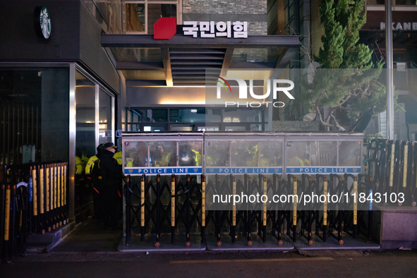 The police set up barricades and block access in front of the People Power Party's central headquarters. Nearly one million citizens gather...