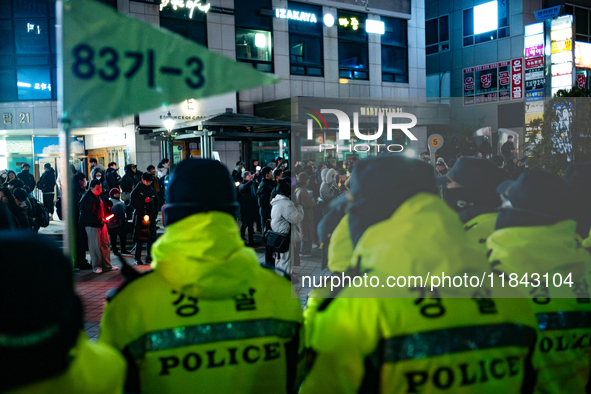 The police set up barricades and block access in front of the People Power Party's central headquarters. Nearly one million citizens gather...