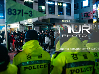 The police set up barricades and block access in front of the People Power Party's central headquarters. Nearly one million citizens gather...