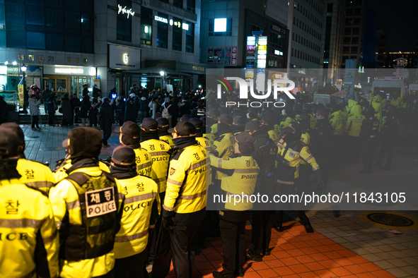 The police set up barricades and block access in front of the People Power Party's central headquarters. Nearly one million citizens gather...