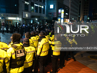 The police set up barricades and block access in front of the People Power Party's central headquarters. Nearly one million citizens gather...