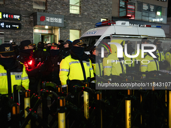 The police set up barricades and block access in front of the People Power Party's central headquarters. Nearly one million citizens gather...