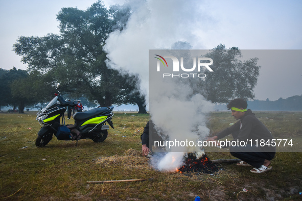 People burn fires, causing smoke on a winter morning in Kolkata, India, on December 8, 2024. 