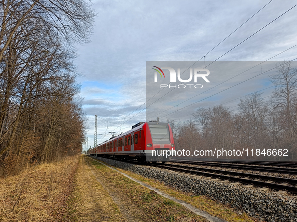 An S-Bahn train of the S6 line travels towards Tutzing in the Munich Metropolitan Area. In Gauting, Bavaria, Germany, on January 2, 2022, a...