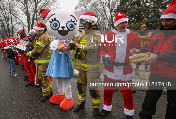 KRAKOW, POLAND - DECEMBER 08: Hundreds of motorcycle riders dressed as Santa Claus form a human chain to deliver Christmas gifts to young pa...