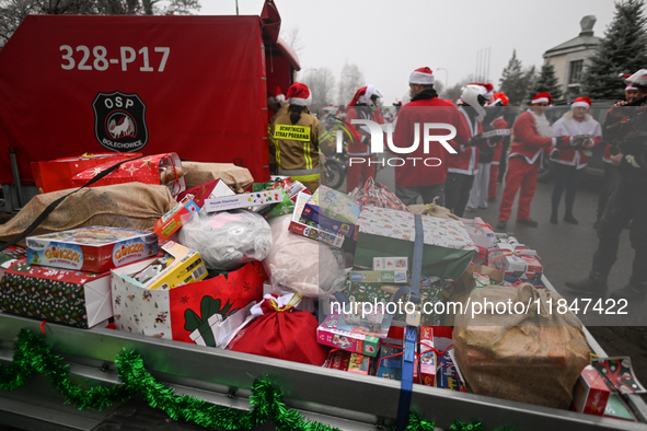 KRAKOW, POLAND - DECEMBER 08: Hundreds of motorcycle riders dressed as Santa Claus form a human chain to deliver Christmas gifts to young pa...