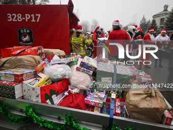 KRAKOW, POLAND - DECEMBER 08: Hundreds of motorcycle riders dressed as Santa Claus form a human chain to deliver Christmas gifts to young pa...