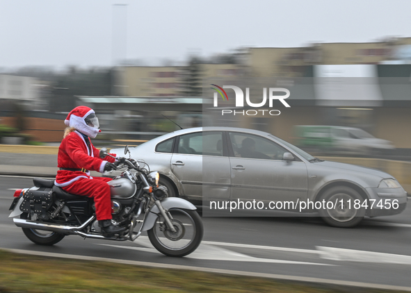 KRAKOW, POLAND - DECEMBER 08: 
A motorcycle rider dressed as Santa Claus seen after delivering Christmas gifts to young patients at the Pedi...