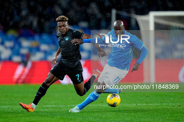 Romelu Lukaku of SSC Napoli and Fisayo Dele-Bashiru of SS Lazio compete for the ball during the serie Serie A Enilive match between SSC Napo...