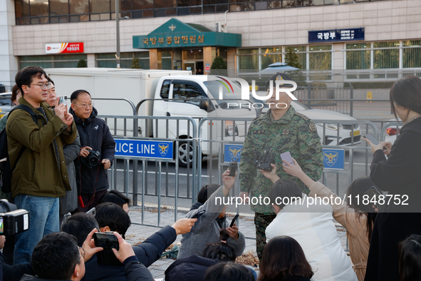 Colonel Kim Hyun-tae, Commander of the 707th Special Mission Group, holds a press conference in front of the Defense Convention Center in Yo...