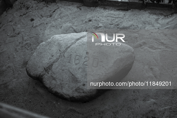 Plymouth Rock is where New England's first settlers come ashore to build a permanent settlement in 1620. 