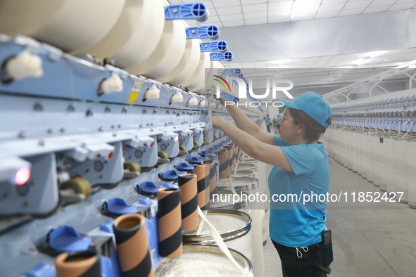 A worker works at a textile workshop of Xinjiang Jingyi Textile Technology Co., Ltd. in Aksu prefecture, Northwest China's Xinjiang Uygur au...