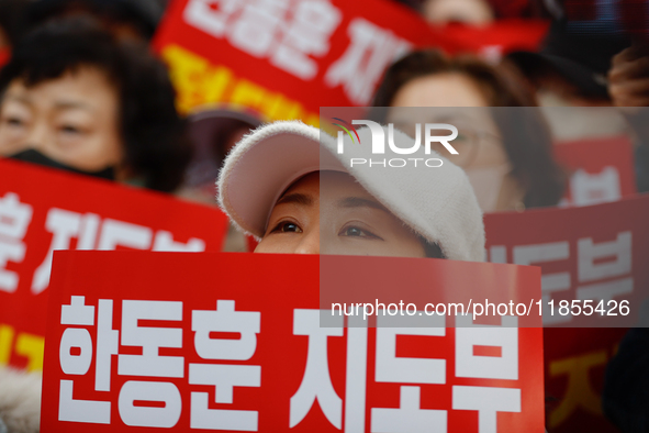 Dozens of supporters of People Power Party leader Han Dong-hoon gather for a rally in front of the party's central headquarters in Yeouido,...