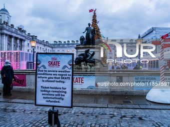 A sign at Somerset House announces the closure of the skating rink due to severe weather caused by Storm Darragh on December 7, 2024, in Lon...