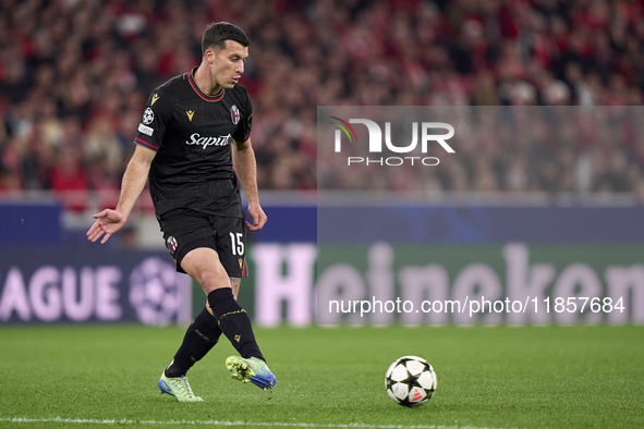 Nicolo Casale of Bologna Football Club 1909 is in action during the UEFA Champions League match between SL Benfica and Bologna FC 1909 at Es...