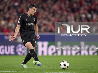 Nicolo Casale of Bologna Football Club 1909 is in action during the UEFA Champions League match between SL Benfica and Bologna FC 1909 at Es...