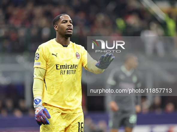 Mike Maignan participates in the Champions League 2024-2025 match between Milan and Stella Rossa Belgrado in Milano, on December 11, 2024. 