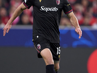 Nicolo Casale of Bologna Football Club 1909 is in action during the UEFA Champions League match between SL Benfica and Bologna FC 1909 at Es...