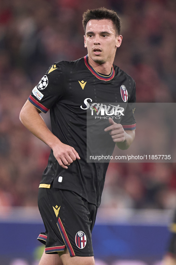 Nikola Moro of Bologna Football Club 1909 looks on during the UEFA Champions League match between SL Benfica and Bologna FC 1909 at Estadio...