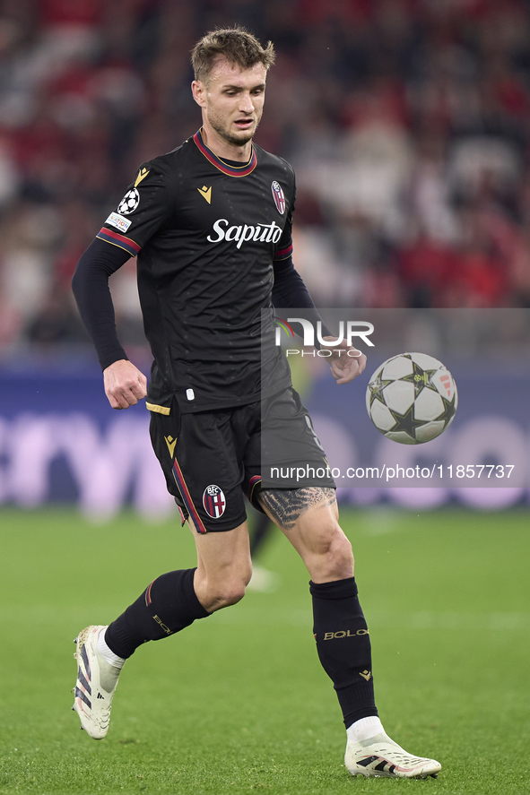 Stefan Posch of Bologna Football Club 1909 is in action during the UEFA Champions League match between SL Benfica and Bologna FC 1909 at Est...