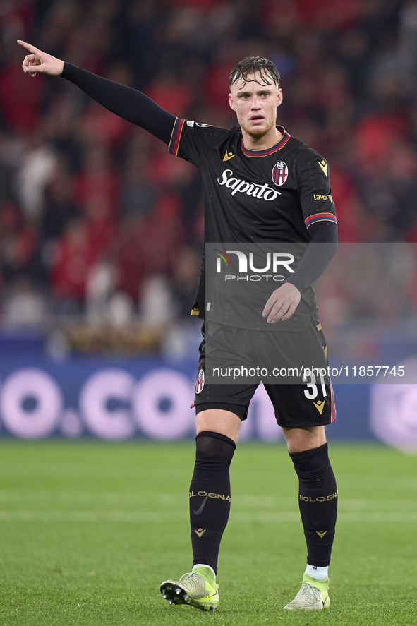 Sam Beukema of Bologna Football Club 1909 reacts during the UEFA Champions League match between SL Benfica and Bologna FC 1909 at Estadio Da...