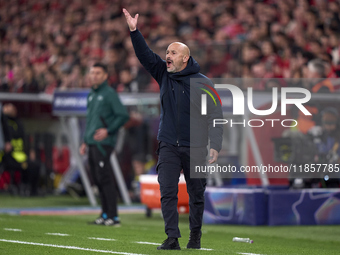 Vincenzo Italiano, Head Coach of Bologna Football Club 1909, reacts during the UEFA Champions League match between SL Benfica and Bologna FC...