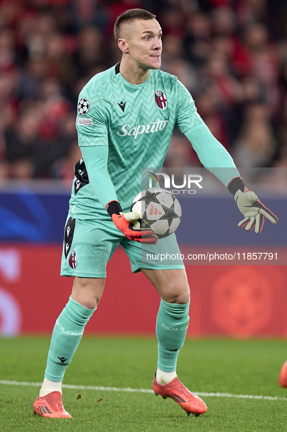 Lukasz Skorupski of Bologna Football Club 1909 reacts during the UEFA Champions League match between SL Benfica and Bologna FC 1909 at Estad...