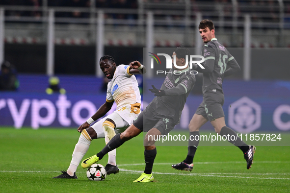 Cherif Ndiaye of FK Crvena Zvezda and Tijjani Reijnders of AC Milan battle for the ball during the UEFA Champions League match between AC Mi...