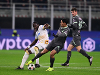 Cherif Ndiaye of FK Crvena Zvezda and Tijjani Reijnders of AC Milan battle for the ball during the UEFA Champions League match between AC Mi...