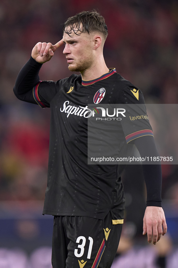 Sam Beukema of Bologna Football Club 1909 reacts during the UEFA Champions League match between SL Benfica and Bologna FC 1909 at Estadio Da...