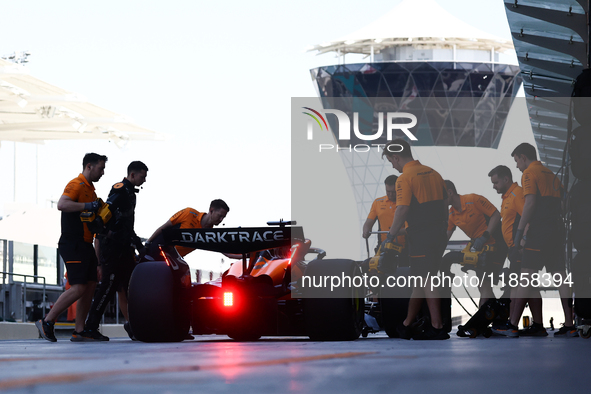 McLaren mechanics during the Formula 1 post-season testing at Yas Marina Cicuit in Abu Dhabi, United Arab Emirates on December 10, 2024. 