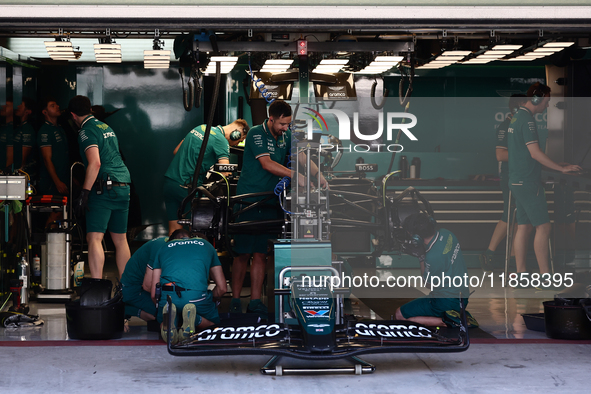 Aston Martin Aramco mechanics during the Formula 1 post-season testing at Yas Marina Cicuit in Abu Dhabi, United Arab Emirates on December 1...