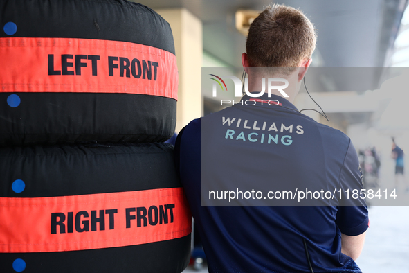 Williams mechanic during the Formula 1 post-season testing at Yas Marina Cicuit in Abu Dhabi, United Arab Emirates on December 10, 2024. 