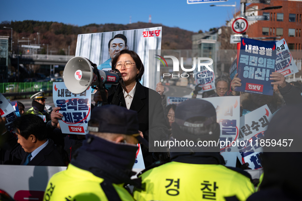 Progressive Party National Assembly Member Jung Hye-kyung delivers a speech calling for the immediate arrest of President Yoon Suk-yeol. Pro...