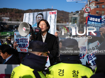 Progressive Party National Assembly Member Jung Hye-kyung delivers a speech calling for the immediate arrest of President Yoon Suk-yeol. Pro...