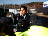 Progressive Party National Assembly Member Yoon Jong-oh delivers a speech calling for the immediate arrest of President Yoon Suk-yeol. Progr...