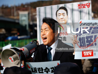 Progressive Party National Assembly Member Yoon Jong-oh delivers a speech calling for the immediate arrest of President Yoon Suk-yeol. Progr...