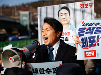 Progressive Party National Assembly Member Yoon Jong-oh delivers a speech calling for the immediate arrest of President Yoon Suk-yeol. Progr...