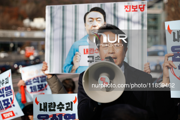 Progressive Party National Assembly Member Yoon Jong-oh delivers a speech calling for the immediate arrest of President Yoon Suk-yeol. Progr...