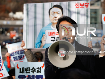 Progressive Party National Assembly Member Yoon Jong-oh delivers a speech calling for the immediate arrest of President Yoon Suk-yeol. Progr...