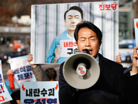 Progressive Party National Assembly Member Yoon Jong-oh delivers a speech calling for the immediate arrest of President Yoon Suk-yeol. Progr...