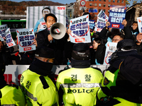 Progressive Party National Assembly Member Yoon Jong-oh delivers a speech calling for the immediate arrest of President Yoon Suk-yeol. Progr...