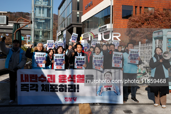 Progressive Party National Assembly Member Yoon Jong-oh (center), National Assembly Member Jung Hye-kyung (left), and Chairperson Kim Jae-ye...