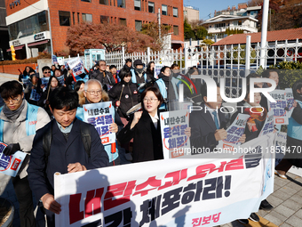 Progressive Party National Assembly Member Yoon Jong-oh (center), National Assembly Member Jung Hye-kyung (left), and Chairperson Kim Jae-ye...