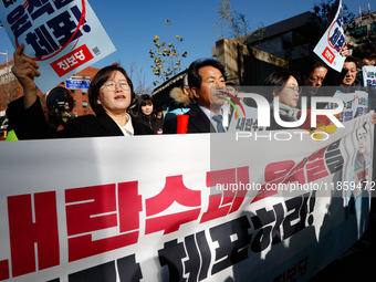 Progressive Party National Assembly Member Yoon Jong-oh (center), National Assembly Member Jung Hye-kyung (left), and Chairperson Kim Jae-ye...