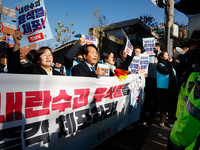 Progressive Party National Assembly Member Yoon Jong-oh (center), National Assembly Member Jung Hye-kyung (left), and Chairperson Kim Jae-ye...